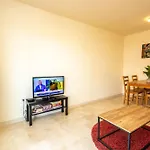 One Bedroom In אסטפונה